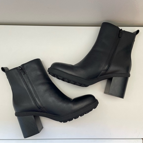 Vionic Truckee Black Leather Ankle Booties weather proof heeled boots size 9 EUC - Picture 6 of 15